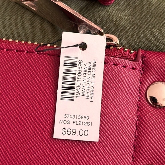 Brand New White House Black Market Maroon Studded Floral Large Wristlet Clutch - Picture 7 of 14